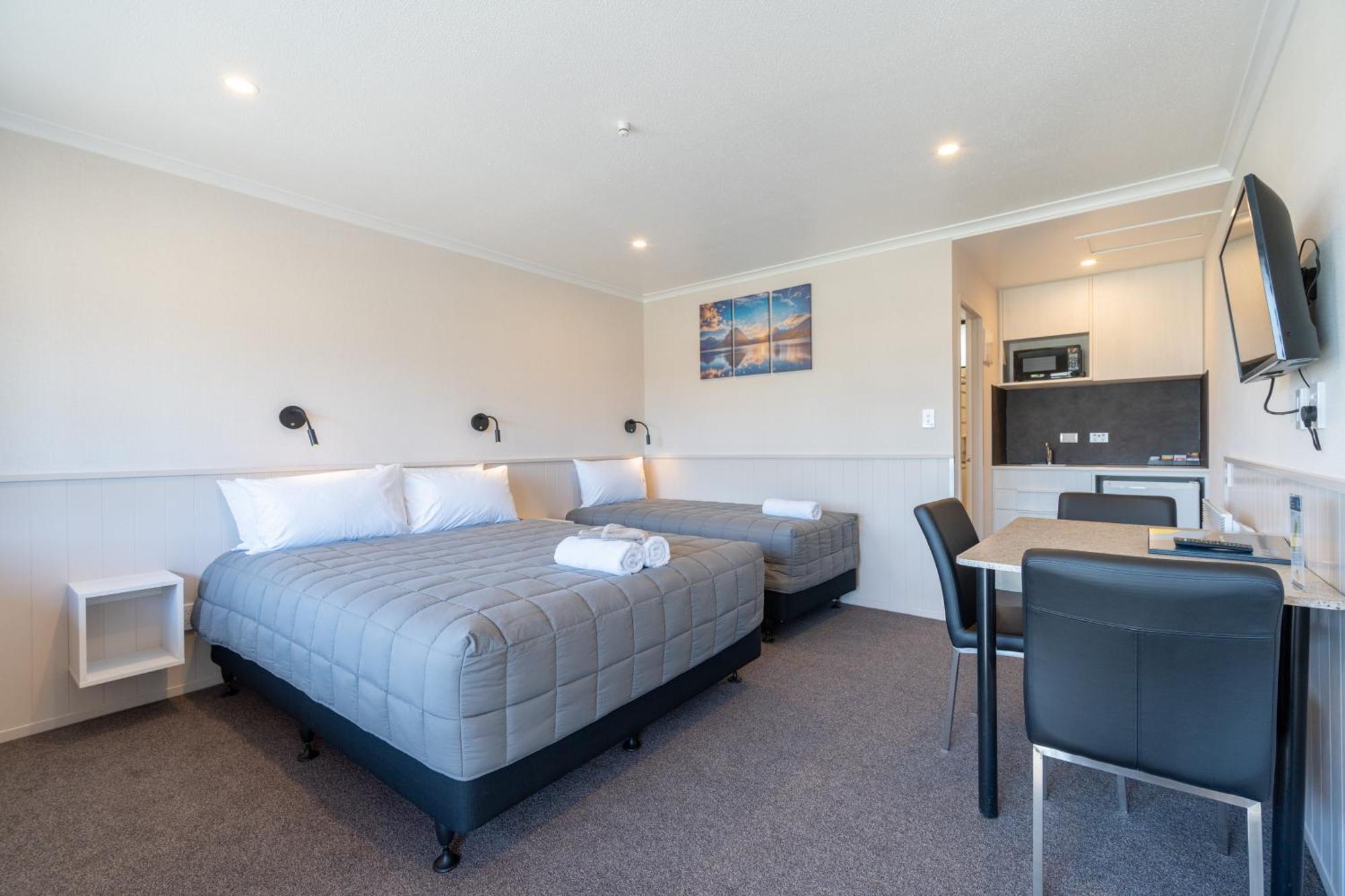 Te Anau Top 10 Holiday Park And Motels Екстериор снимка