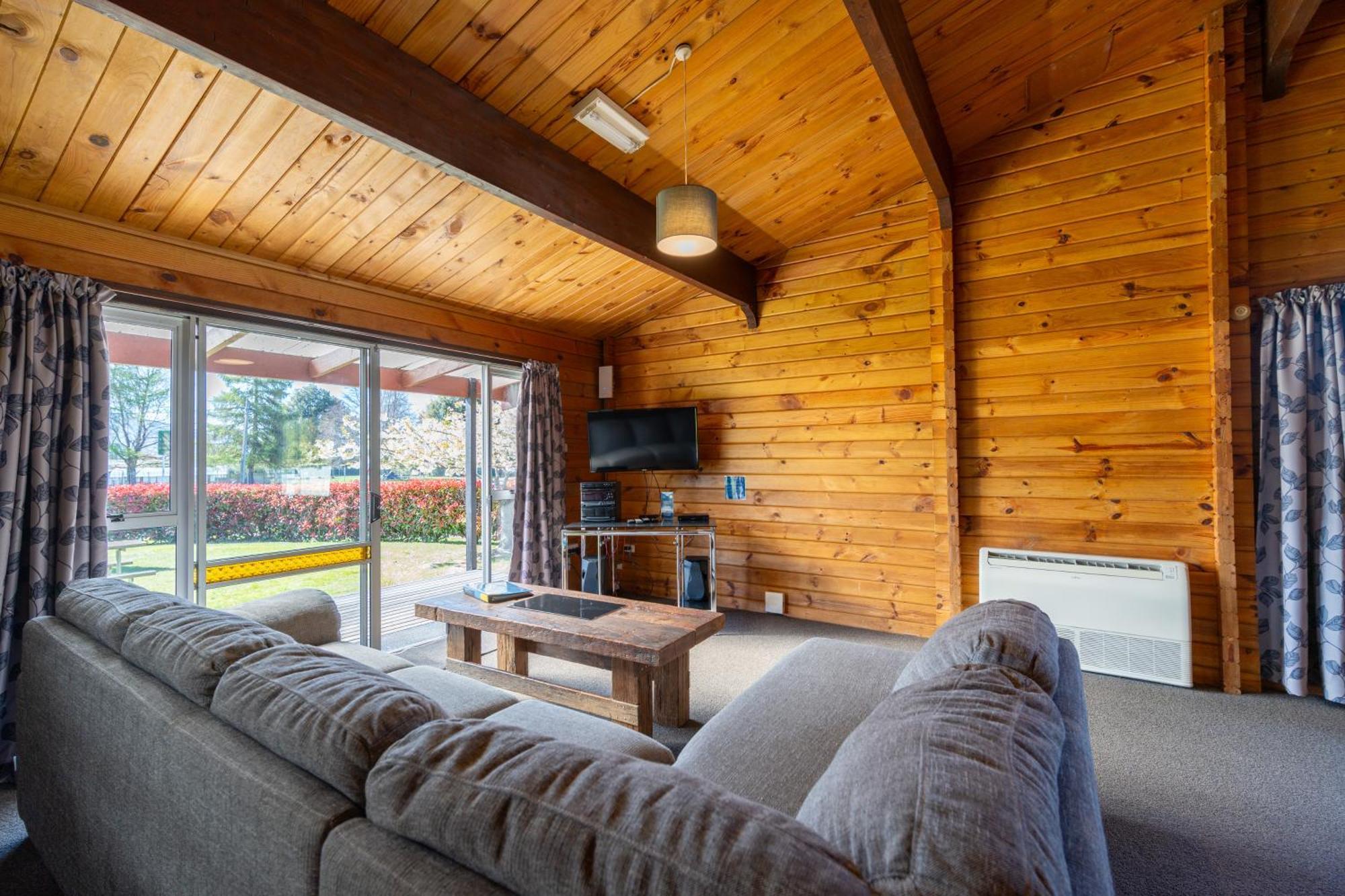Te Anau Top 10 Holiday Park And Motels Екстериор снимка